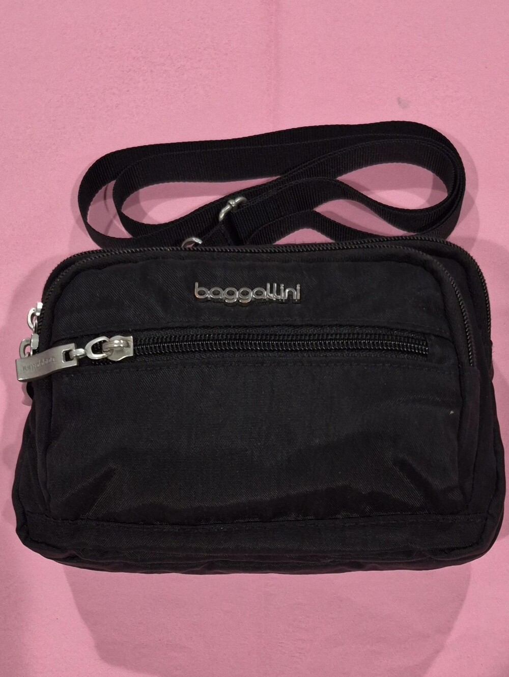 Baggallini Black crossbody/shoulder bag (8"L x 5.5"H x 1.5"D)
